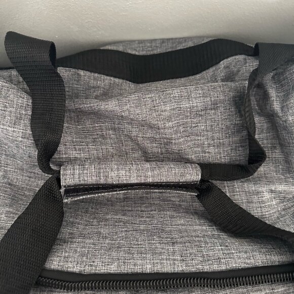 Grey Duffle Bag with wheels - Picture 3 of 4